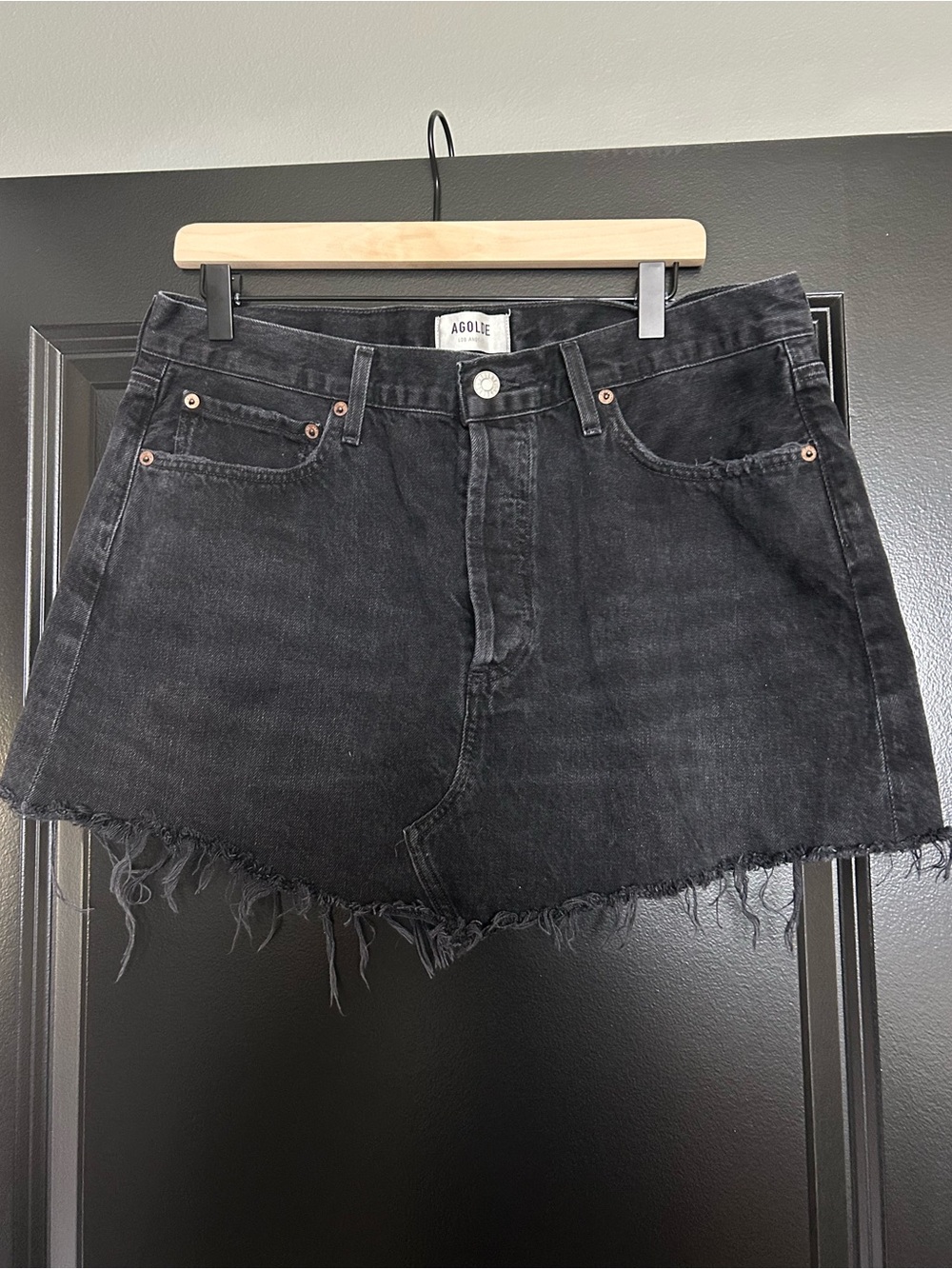 Agolde Quinn Black Denim hi rise Button-Front Waistband mini skirt size 31 GUC